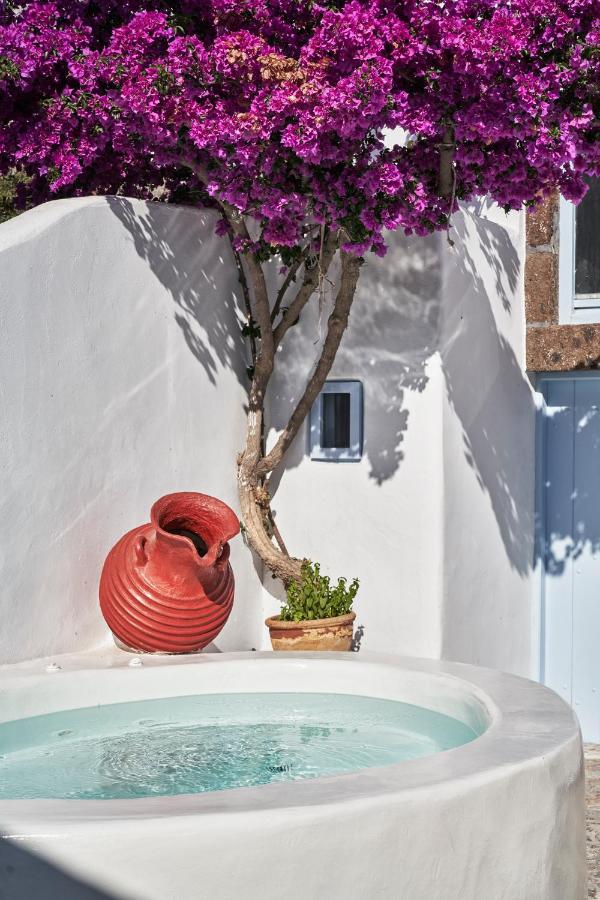 2 Bedroom Charming Villa With Outdoors Jacuzzi Megalochori  Exterior photo